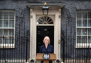 epa10254410 (FILE) - Britain's new Prime Minister Liz Truss speaks at Downing Street, London, Britain 06 September 2022 (reissued 20 October 2022). Liz Truss announced her resignation as prime minister in a statement outside 10 Downing on 20 October after only 44 days in office.  EPA/NEIL HALL *** Local Caption *** 57907681