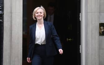 epa10252159 Britain's Prime Minister Liz Truss departs for Prime Ministers Questions at Downing Street in London, Br? itain, 19 October 2022. Prime Minister Truss will face MP's in her first Prime Minister's Questions since being forced to ditch her flagship tax cuts.  EPA / NEIL HALL