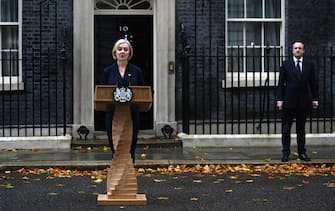 epa10254399 British Prime Minister Liz Truss delivers a resignation statement outside 10 Downing Street in London, Britain, 20 October 2022. Truss gave in to increasing calls for her to resign from Tory MPs. She will remain in power until a new Prime Minister will be appointed.  EPA/ANDY RAIN