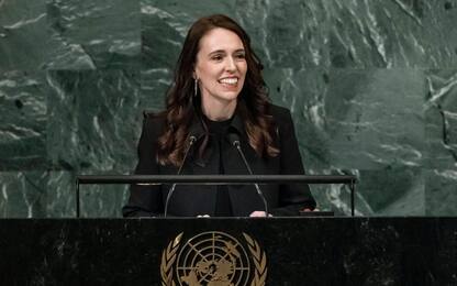 Nuova Zelanda, la premier Ardern si dimette: "Sono esausta"