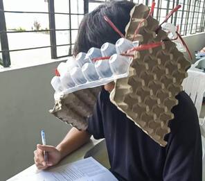 Filippine, i cappelli creativi per impedire di copiare agli esami
