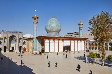 Iran, attentato terroristico nel santuario sciita di Shiraz