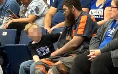Usa, foto di minatore alla partita di basket col figlio diventa virale