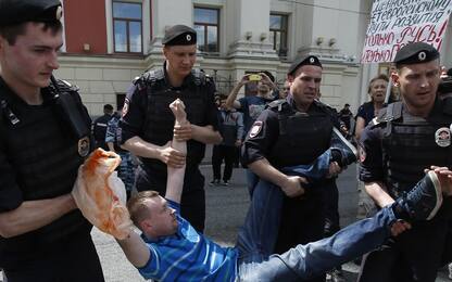 Russia, stretta contro propaganda Lgbt: arresti anche per stranieri
