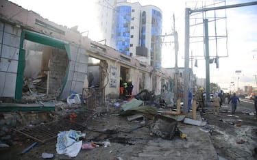 MOGADISHU, SOMALIA - OCTOBER 29: A general view shows the scene of a car bomb explosion in Mogadishu, Somalia on October 29, 2022. Multiple casualties were reported after two successive bomb blasts shook Somalia's capital Mogadishu. (Photo by Abukar Mohamed Muhudin/Anadolu Agency via Getty Images)