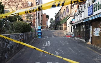 epa10274542 An alley in the Itaewon district is cordoned off with yellow tape after a stampede during Halloween celebrations, in Seoul, South Korea, 30 October 2022. According to the National Fire Agency, 151 people were killed and 82 were injured in the stampede on 29 October as a large crowd came to celebrate Halloween.  EPA/YONHAP SOUTH KOREA OUT