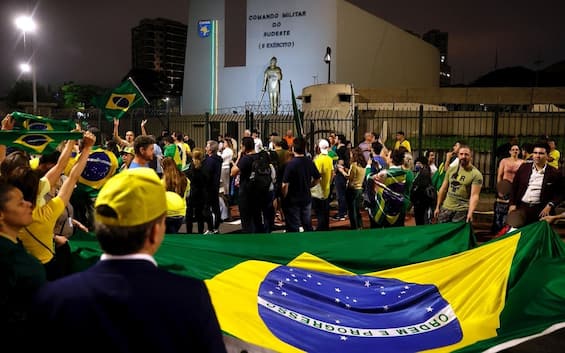 Brazil elections, Bolsonaro in silence: speech awaited.  Protests from his supporters