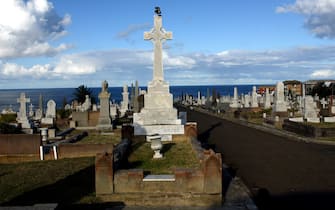 (AUSTRALIA OUT) The grave of cricketer Victor Trumper at Waverley Cemetery on Tuesday 28 August 2002. SMH NEWS Picture by RICK STEVENS.  (Photo by Fairfax Media via Getty Images / Fairfax Media via Getty Images via Getty Images)