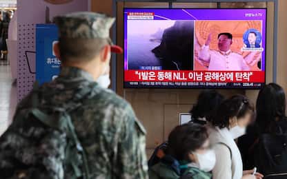 Corea Nord lancia oltre 20 missili. Seul: “Mai così vicini a noi”