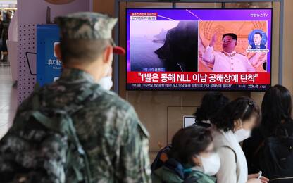 Corea Nord lancia oltre 20 missili. Seul: “Mai così vicini a noi”