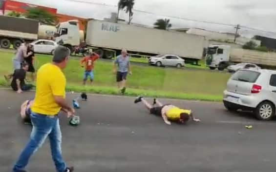 Brasile, Auto Travolge Sostenitori Di Bolsonaro Durante Blocchi ...