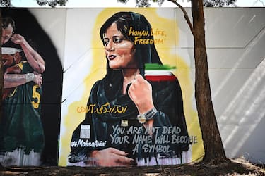 epa10270469 A mural of Mahsa Amini by artist Scott Marsh is seen in Alexandria, Sydney, Australia, 28 October 2022. Amini, a 22-year-old Iranian woman, was arrested in Tehran on 13 September by the police unit responsible for enforcing Iran's strict dress code for women. She fell into a coma while in police custody and was declared dead on 16 September.  EPA/DAN HIMBRECHTS AUSTRALIA AND NEW ZEALAND OUT