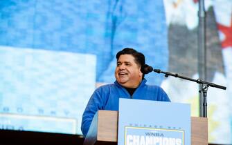 Illinois Governer J.B. Pritzker speaks during the Chicago Sky Championship Parade and Rally on October 19, 2021 at the Pritzker Pavilion  Shaina Benhiyoun/SPP (Photo by Shaina Benhiyoun/SPP/Sipa USA)