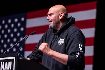 epa10295289 Democratic Senate candidate for Pennsylvania John Fetterman speaks after defeating Republican candidate Mehmet Oz in Pittsburgh, Pennsylvania, USA, 09 November 2022. The US midterm elections are held every four years at the midpoint of each presidential term and this year include elections for all 435 seats in the House of Representatives, 35 of the 100 seats in the Senate and 36 of the 50 state governors as well as numerous other local seats and ballot issues.  EPA/JIM LO SCALZO
