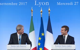 French President Emmanuel Macron (R) and Italian Prime Minister, Paolo Gentiloni, during a joint press conference following the 34th French-Italian summit in Lyon, France, 27 September 2017.
ANSA/CHIGI PALACE PRESS OFFICE/TIBERIO BARCHIELLI
+++ ANSA PROVIDES ACCESS TO THIS HANDOUT PHOTO TO BE USED SOLELY TO ILLUSTRATE NEWS REPORTING OR COMMENTARY ON THE FACTS OR EVENTS DEPICTED IN THIS IMAGE; NO ARCHIVING; NO LICENSING +++