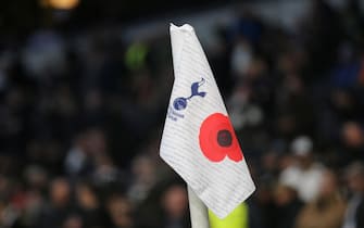 epa10290886 A poppy seed flower on display on the corner flag ahead of the English Premier League soccer match between Tottenham Hotspur and Liverpool FC in London, Britain, 06 November 2022.  EPA/ISABEL INFANTES EDITORIAL USE ONLY. No use with unauthorized audio, video, data, fixture lists, club/league logos or 'live' services. Online in-match use limited to 120 images, no video emulation. No use in betting, games or single club/league/player publications