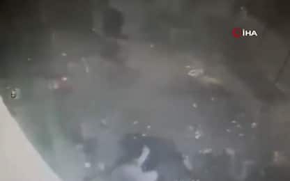 Istanbul, l'esplosione ripresa dalle telecamere di sorveglianza. VIDEO