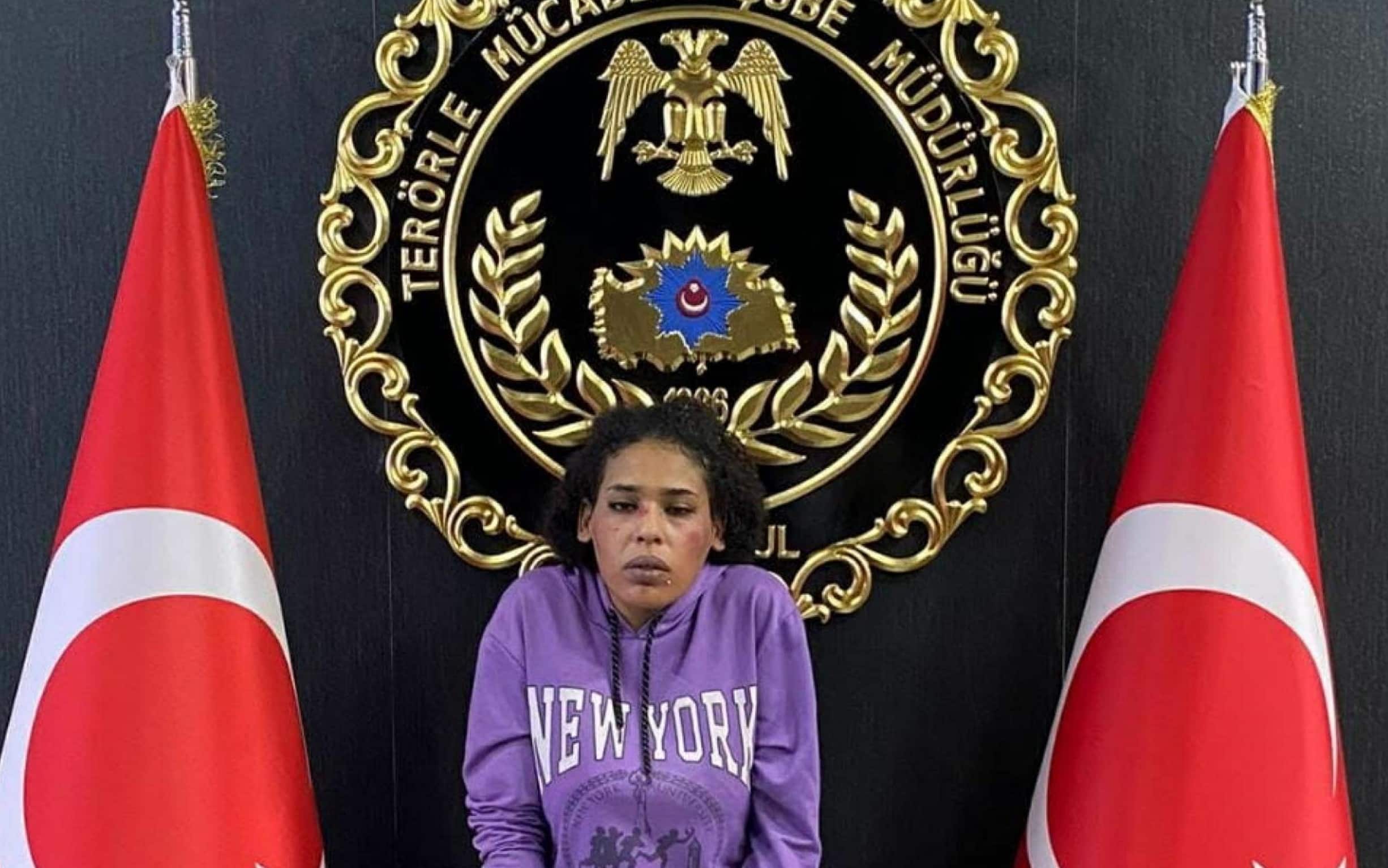 Ahlam Albashir, la donna di nazionalità siriana arrestata perché ritenuta responsabile dell'attentato che ha ucciso 6 persone ieri a Istanbul, ha confessato durante l'interrogatorio di essere stata addestrata dal partito curdo armato Pkk e dalle milizie curde siriane dello Ypg, 14 novembre 2022.
ANSA/ISTANBUL POLICE DEPARTMENT + PRESS OFFICE, HANDOUT PHOTO, NO SALES, EDITORIAL USE ONLY + NPK