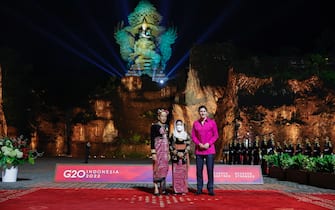 epa10306766 (L-R) Indonesian President Joko Widodo and his wife Iriana Joko Widodo welcome Canada's Prime Minister Justin Trudeau at a Welcoming Dinner of the G20 Leaders' Summit at the Garuda Wisnu Kencana Cultural Park in Bali, Indonesia, 15 November 2022. The 17th Group of Twenty (G20) Heads of State and Government Summit runs from 15 to 16 November 2022.  EPA/WILLY KURNIAWAN / POOL