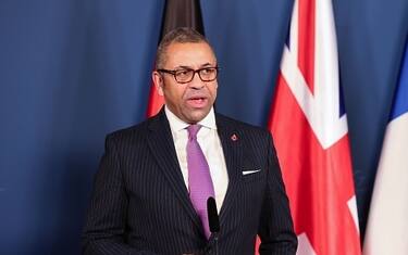 MUENSTER, GERMANY - NOVEMBER 04: British Secretary of State for Foreign Affairs James Cleverly gives a statement upon his arrival for bilateral meetings following the G7 Foreign Ministers summit at the historical city hall on November 4, 2022 in Muenster, Germany.  (Photo by Andreas Rentz/Getty Images)