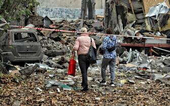 Mykolaiv, Ukraine - November 11, 2022 - Russian aggressors launched missile strikes on one of the residential areas of Mykolaiv: a five-storey building was destroyed, there are dead and wounded, Mykolayiv, southern Ukraine. Photo by Nina Lyashonok/Ukrinform/ABACAPRESS.COM