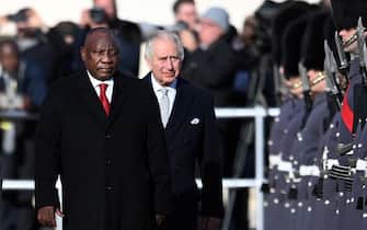 epa10320294 South African President Cyril Ramaphosa (L) with Britain's King Charles III (R) during a welcoming ceremony at Horse Guards Parade in London, Britain, 22 November 2022. South African President Ramaphosa is on a two day state visit to Britain.  EPA/ANDY RAIN