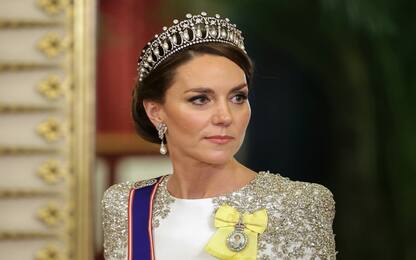 Kate Middleton, il look per il gala: l’abito bianco di Jenny Packham