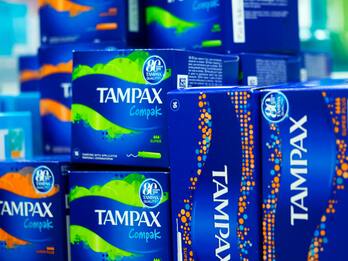 Tampax accusato di sessualizzare donne, su Twitter #BoycottTampax