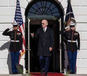 Usa Weekly News, Trump incontra Ye e Fuentes (e Biden non commenta)