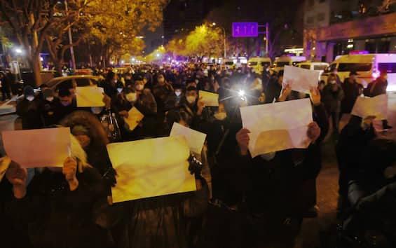 Covid, le notizie di oggi. In Cina città blindate dopo le proteste anti lockdown. LIVE Covid, le notizie di oggi. In Cina città blindate dopo le proteste anti lockdown. LIVE