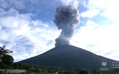 El Salvador, l'eruzione del vulcano Chaparrastique. VIDEO