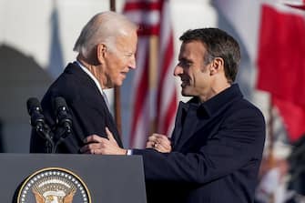 epa10341661 US President Joe Biden welcomes French President Emmanuel Macron to the South Lawn of the White House for the first state visit of the Biden administration in Washington, DC, USA, 01 December 2022. EPA/SHAWN THEW