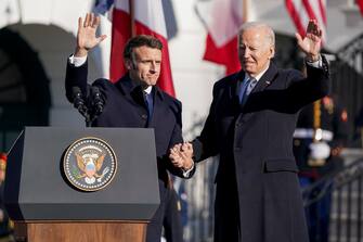 epa10341663 US President Joe Biden welcomes French President Emmanuel Macron to the South Lawn of the White House for the first state visit of the Biden administration in Washington, DC, USA, 01 December 2022.  EPA/SHAWN THEW