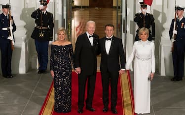 epa10343298 US President Joe Biden and first lady Dr. Jill Biden welcome French President Emmanuel Macron and wife Brigitte Macron before a State Dinner in their honor, on the North Portico of the White House, in Washington, DC, USA, 01 December 2022. This will be the first state dinner of President Biden's presidency and a chance for the US and France to strengthen ties that have frayed due to disputes over trade and national security.  EPA/Chris Kleponis / POOL