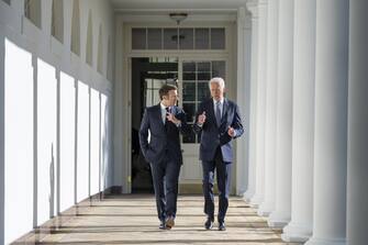Joe Biden ha parlato al telefono con Emmanuel Macron