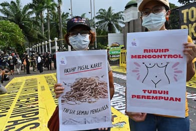 Indonesia, sesso fuori dal matrimonio punito con il carcere