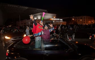 epa10352860 Fans of Morocco celebrate in Rabat, Morocco, 06 December 2022, after their team won the FIFA World Cup Round of 16 match against Spain.  EPA/JALAL MORCHIDS