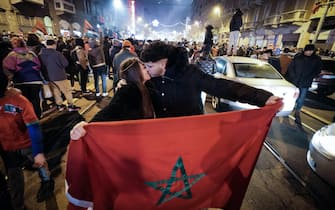 Moroccan fans from the Turin community celebrate Morocco's victory over Portugal in the quarter-finals of the World Cup in Qatar.  Turin December 10, 2022 ANSA / TINO ROMANO 