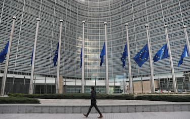 (220111) -- BRUSSELS, Jan. 11, 2022 (Xinhua) -- The EU flags fly at half-mast as a tribute to European Parliament President David Sassoli, outside the European Commission in Brussels, Belgium, Jan. 11, 2022. European Parliament President David Sassoli died at age 65 at a hospital in Italy early Tuesday, his spokesperson has said.
Sassoli, born on May 30, 1956, in Florence, Italy, had been hospitalized for more than two weeks due to a serious complication relating to immune system dysfunction.
Sassoli was elected to the European Parliament in 2009. He became president of the European Parliament in 2019 and his term of office would have expired in days. (Xinhua/Zheng Huansong) - Zheng Huansong -//CHINENOUVELLE_XxjpbeE007202_20220111_PEPFN0A001/2201111451/Credit:CHINE NOUVELLE/SIPA/2201111500