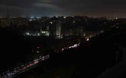 Ucraina: bombardamenti in tutto il Paese, Odessa senza luce per mesi