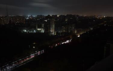 TOPSHOT - This photograph taken on November 23, 2022 shows the southern Ukrainian city of Odessa during power outages, following Russian attacks, amid the Russian invasion of Ukraine. - Ukrainian President told an emergency meeting of the UN Security Council on November 23, 2022 that Russian air strikes on Ukraine's battered power grid were an "obvious crime against humanity." (Photo by Oleksandr GIMANOV / AFP)