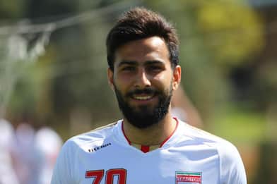 Proteste Iran, il calciatore Azadani condannato a 26 anni di carcere