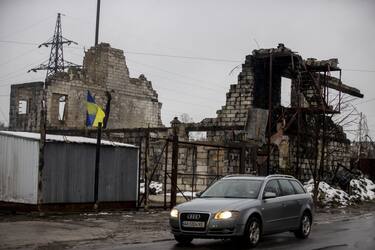 BUCHA, UKRAINE - DECEMBER 11: A view of a destroyed building as daily life continues under difficult conditions amid Russia-Ukraine war in Bucha, Kyiv Oblast, Ukraine on December 11, 2022. (Photo by Mustafa Ciftci/Anadolu Agency via Getty Images)