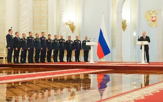 RUSSIA, MOSCOW - DECEMBER 8, 2022: Russia's President Vladimir Putin (R) attends a ceremony to present Gold Star medals to Heroes of Russia in St George’s Hall of the Grand Kremlin Palace. The event marks Heroes of the Fatherland Day celebrated on December 9. Alexei Maishev/POOL/TASS/Sipa USA