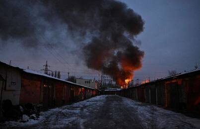 Guerra Ucraina, Russia attacca Kiev con i droni: danni infrastrutture