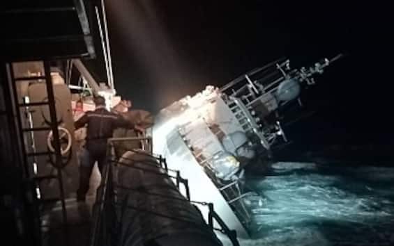 Thailand, navy ship sinks: 31 missing in sinking