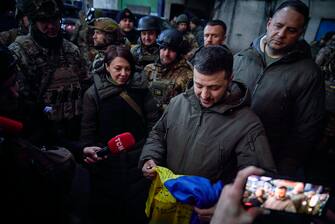 epa10374713 A handout photo made available by the Ukrainian Presidential Press Service shows Ukraine's President Volodymyr Zelensky (C) meeting with Ukrainian servicemen during his visit to Bakhmut, Donetsk region, eastern Ukraine, 20 December 2022, amid Russia's invasion. Zelensky visited the frontline city of Bakhmut where he presented state awards to Ukrainian military personnel, the Ukraine's Presidential office said in a statement. Russian troops entered Ukraine on 24 February 2022 starting a conflict that has provoked destruction and a humanitarian crisis.  EPA/UKRAINIAN PRESIDENTIAL PRESS SERVICE HANDOUT -- MANDATORY CREDIT: UKRAINIAN PRESIDENTIAL PRESS SERVICE -- HANDOUT EDITORIAL USE ONLY/NO SALES