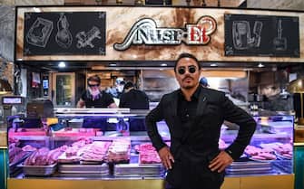 Turkish restaurateur Nusret Gokce, also known as 'Salt Bae', poses for photos at his restaurant 'Nusr-Et' at the Grand Bazaar after its reopening on June 1, 2020 in Istanbul. - Turkey reopened restaurants, cafes and Istanbul's iconic 15th century Grand Bazaar market on June 1 as the government further eased coronavirus restrictions. Many other facilities including parks, beaches, libraries and museums also reopened across the country, while millions of public sector employees returned to work. (Photo by Ozan KOSE / AFP) (Photo by OZAN KOSE/AFP via Getty Images)