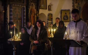La messa della vigilia di Natale a Kiev, in Ucraina, nel monastero di San Michele