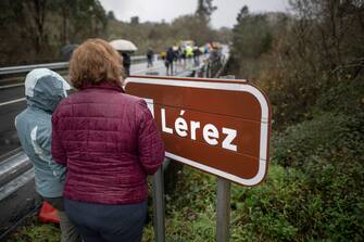 Resident look on as emergency services are at work on a bridge above the Lerez river after a bus plunged while crossing, killing four people, in Cerdedo-Cotobade, northwestern Spain, on December 25, 2022. - The accident occurred on December 24 night near Vigo and the border with Portugal. The regional La Voz de Galicia newspaper said the bus was carrying people visiting their loved ones jailed in Monterroso in central Galicia. Rescue operations had to be suspended overnight due to bad weather but resumed in the morning. (Photo by Brais Lorenzo / AFP) (Photo by BRAIS LORENZO/AFP via Getty Images)